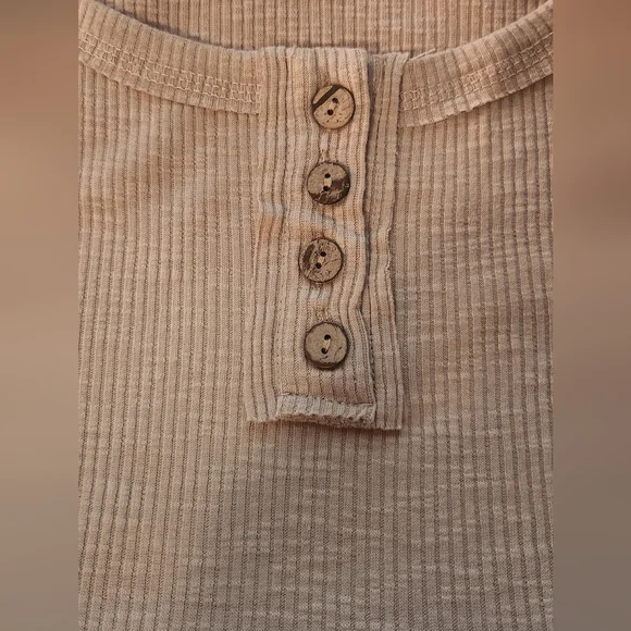 Set of 3 Women's Sleeveless Ribbed Tank Tops - Dark Grey, White and Beige - Picture 11 of 11